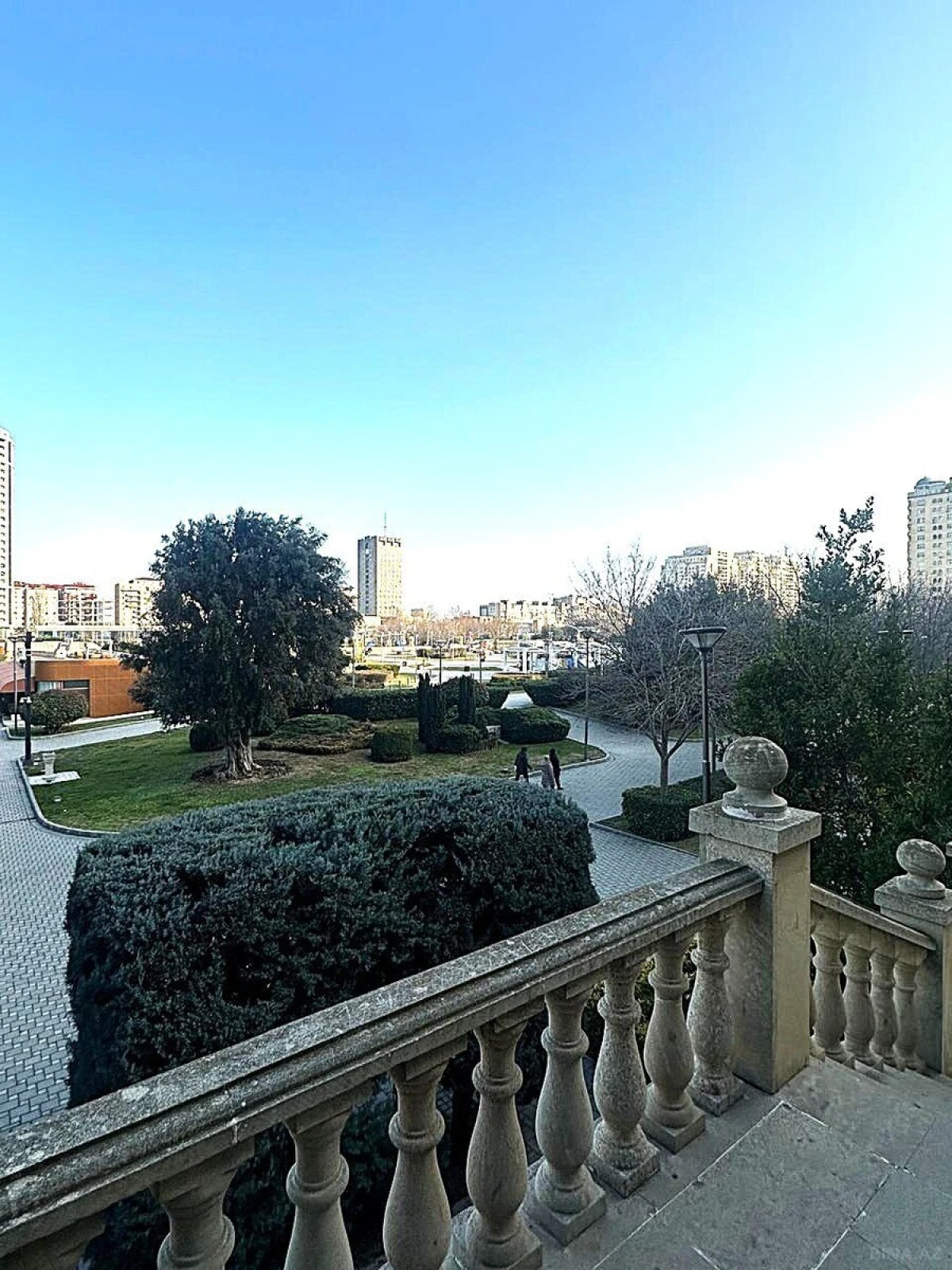 Satılır 3 otaqlı mənzil 126 m²