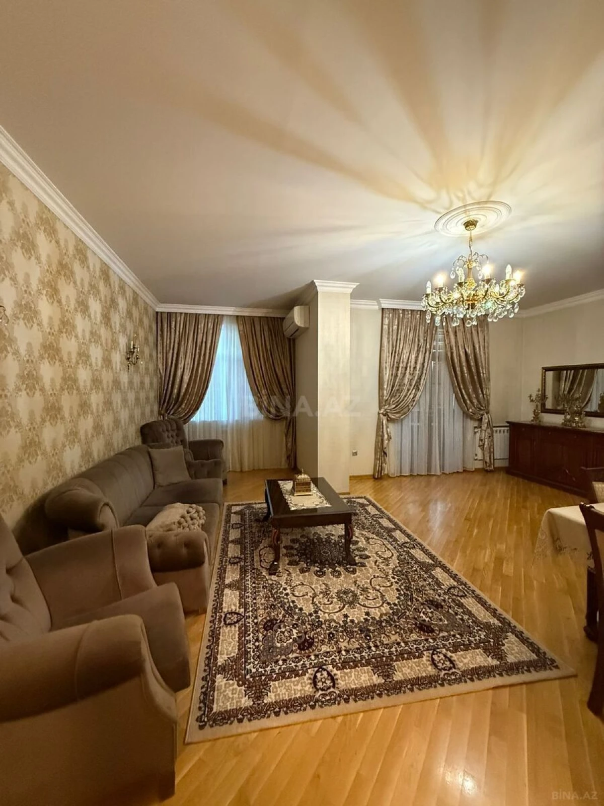 Satılır 3 otaqlı mənzil 126 m²