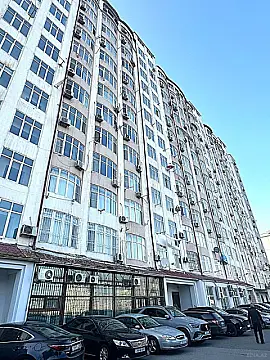 Satılır 3 otaqlı mənzil 126 m² — Bakı, İnşaatçılar 3 otaq 126.00 m²