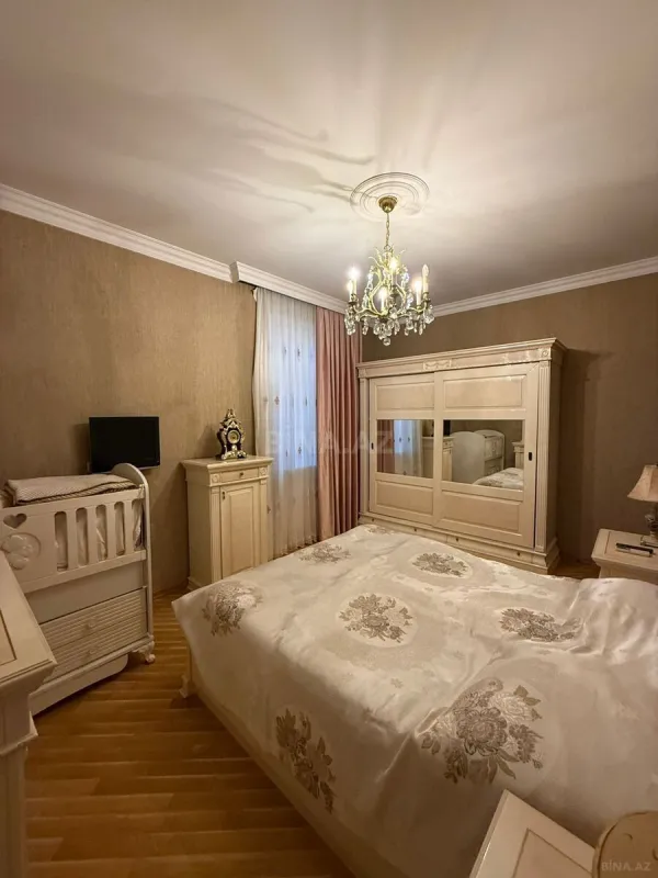 Satılır 3 otaqlı mənzil 126 m²