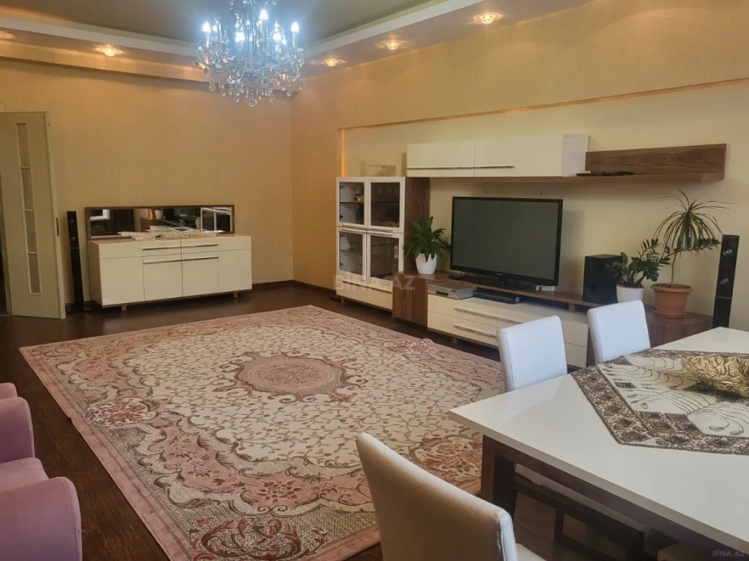 Kirayə verilir 4 otaqlı mənzil 178 m²
