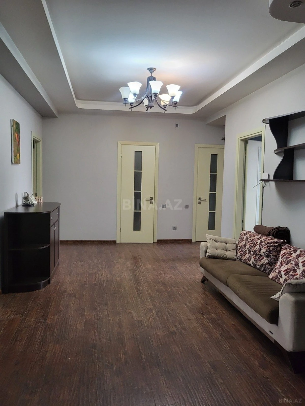 Kirayə verilir 4 otaqlı mənzil 178 m²