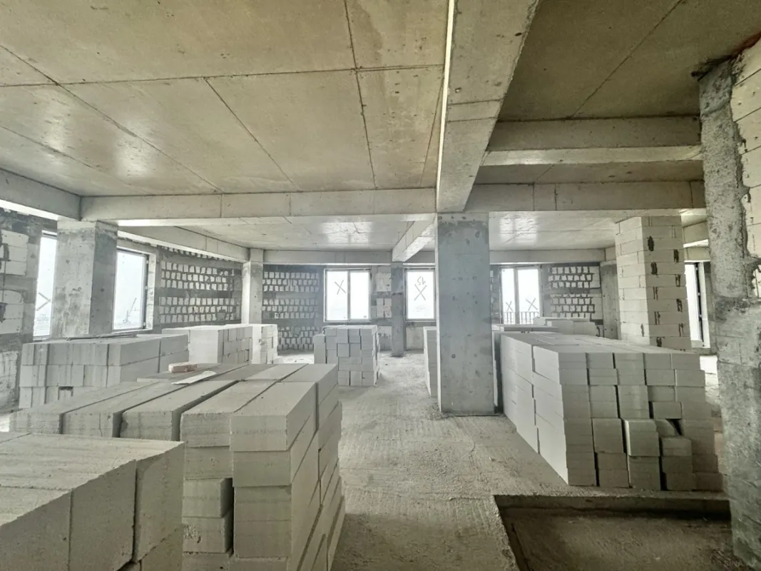 Satılır 4 otaqlı mənzil 194 m²