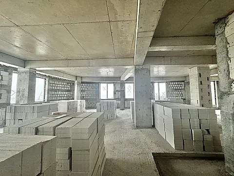 Satılır 4 otaqlı mənzil 194 m²