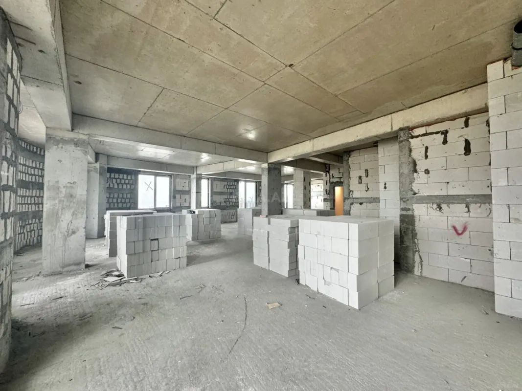 Satılır 4 otaqlı mənzil 194 m²