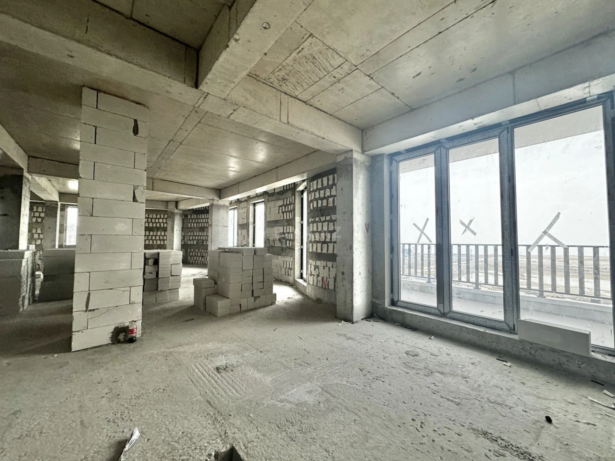 Satılır 4 otaqlı mənzil 194 m²