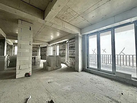 Satılır 4 otaqlı mənzil 194 m²