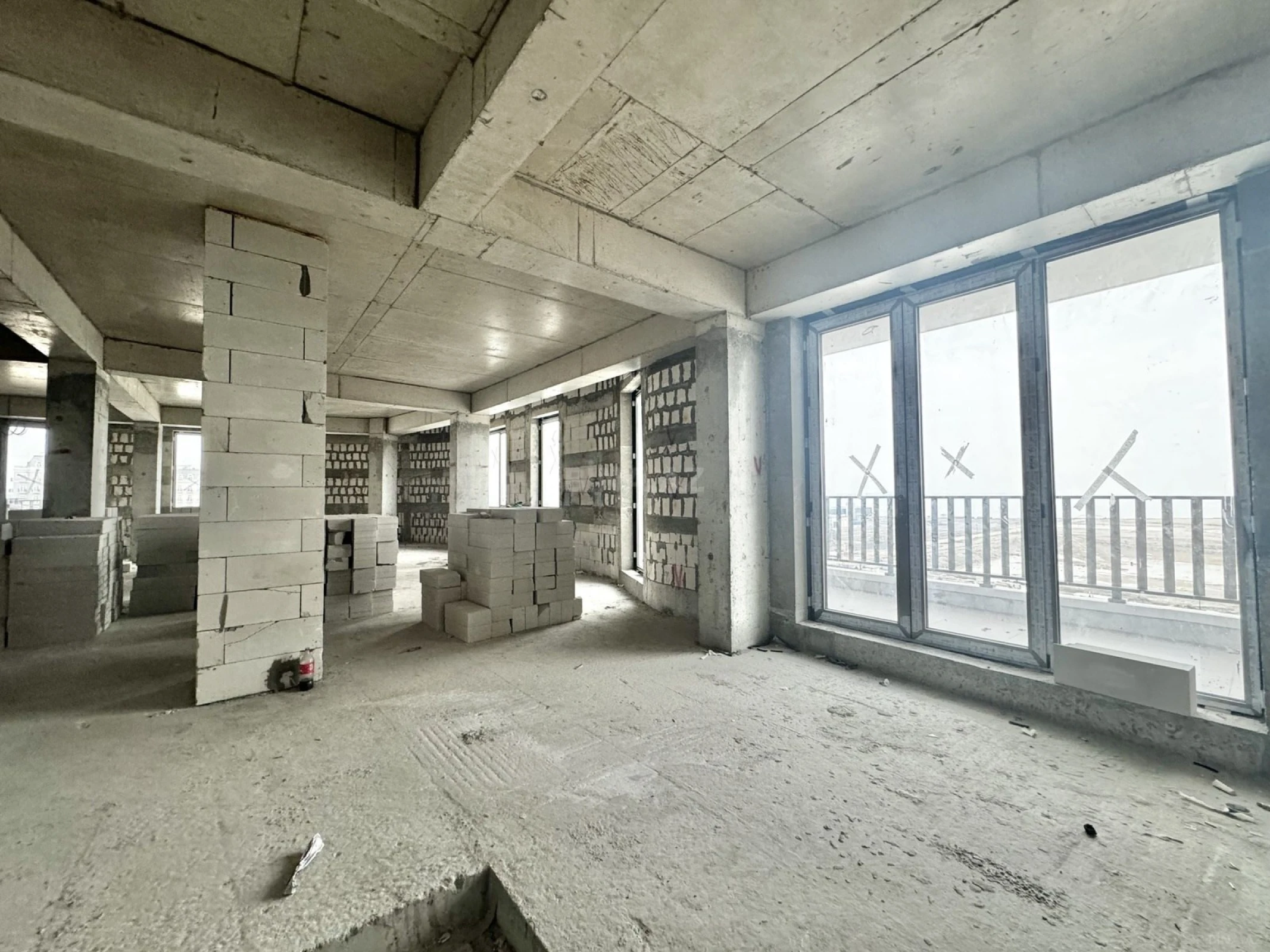 Satılır 4 otaqlı mənzil 194 m²