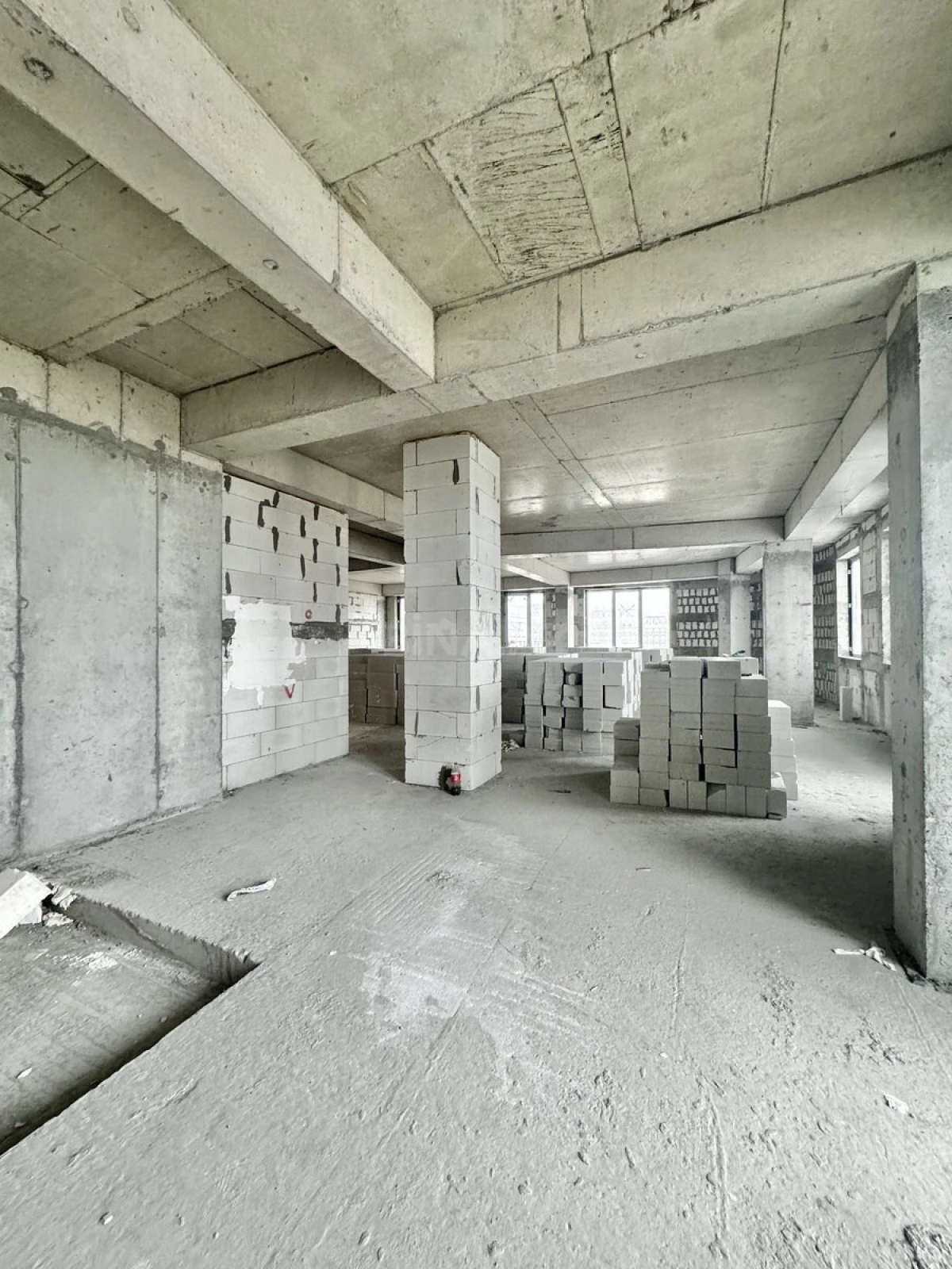 Satılır 4 otaqlı mənzil 194 m²