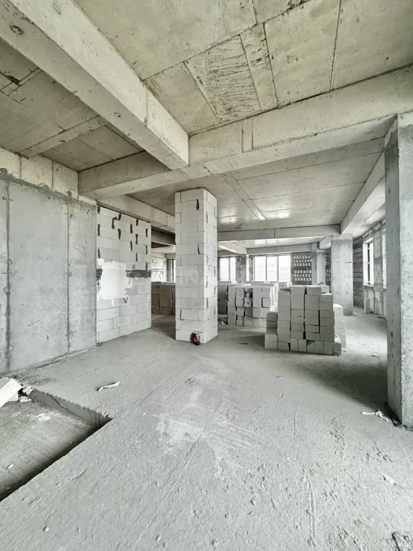 Satılır 4 otaqlı mənzil 194 m²