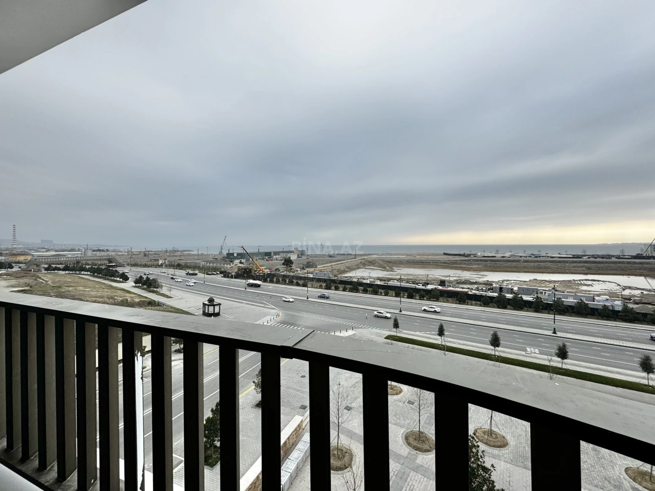 Satılır 4 otaqlı mənzil 194 m²