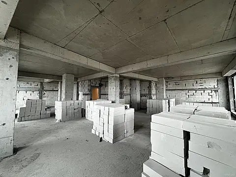 Satılır 4 otaqlı mənzil 194 m²