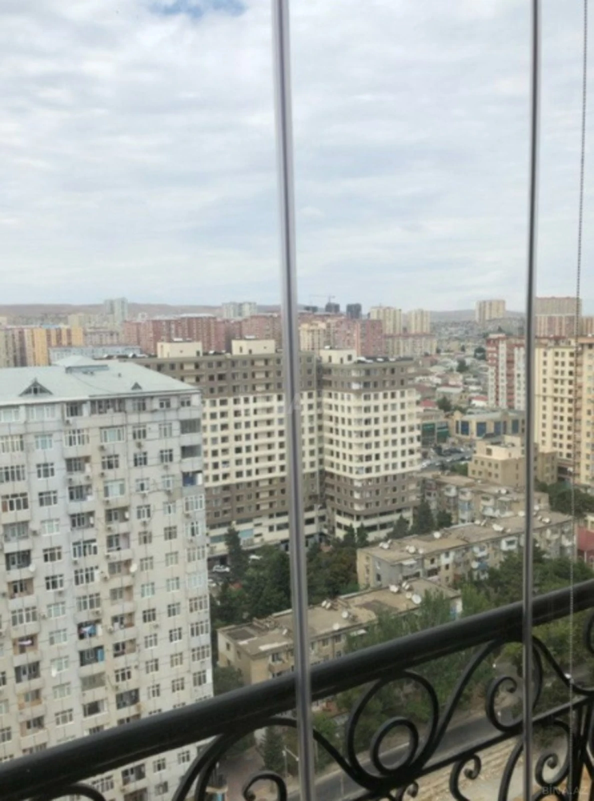 Satılır 3 otaqlı mənzil 110 m²