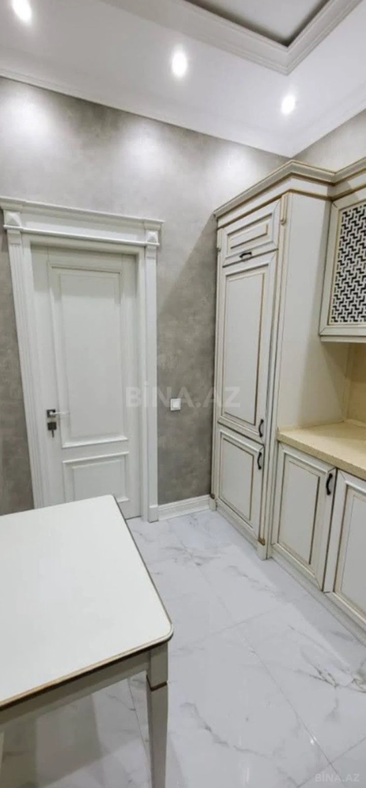 Satılır 3 otaqlı mənzil 110 m²