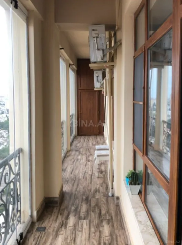 Satılır 3 otaqlı mənzil 110 m²