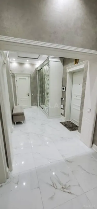 Satılır 3 otaqlı mənzil 110 m²