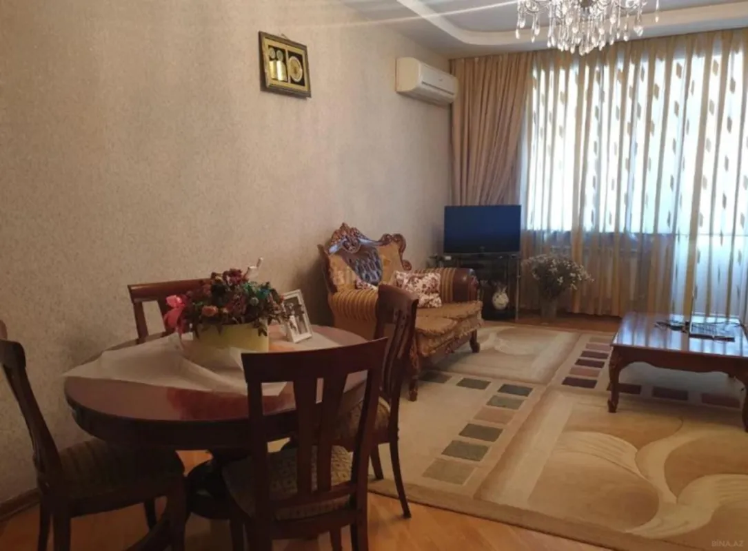 Satılır 3 otaqlı mənzil 134 m²