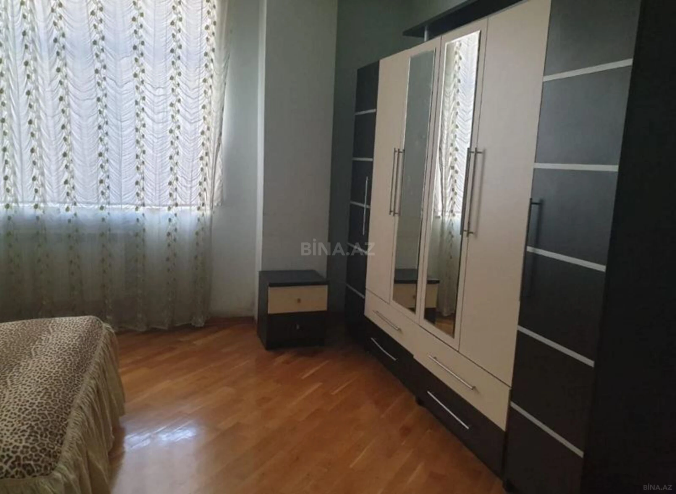 Satılır 3 otaqlı mənzil 134 m²
