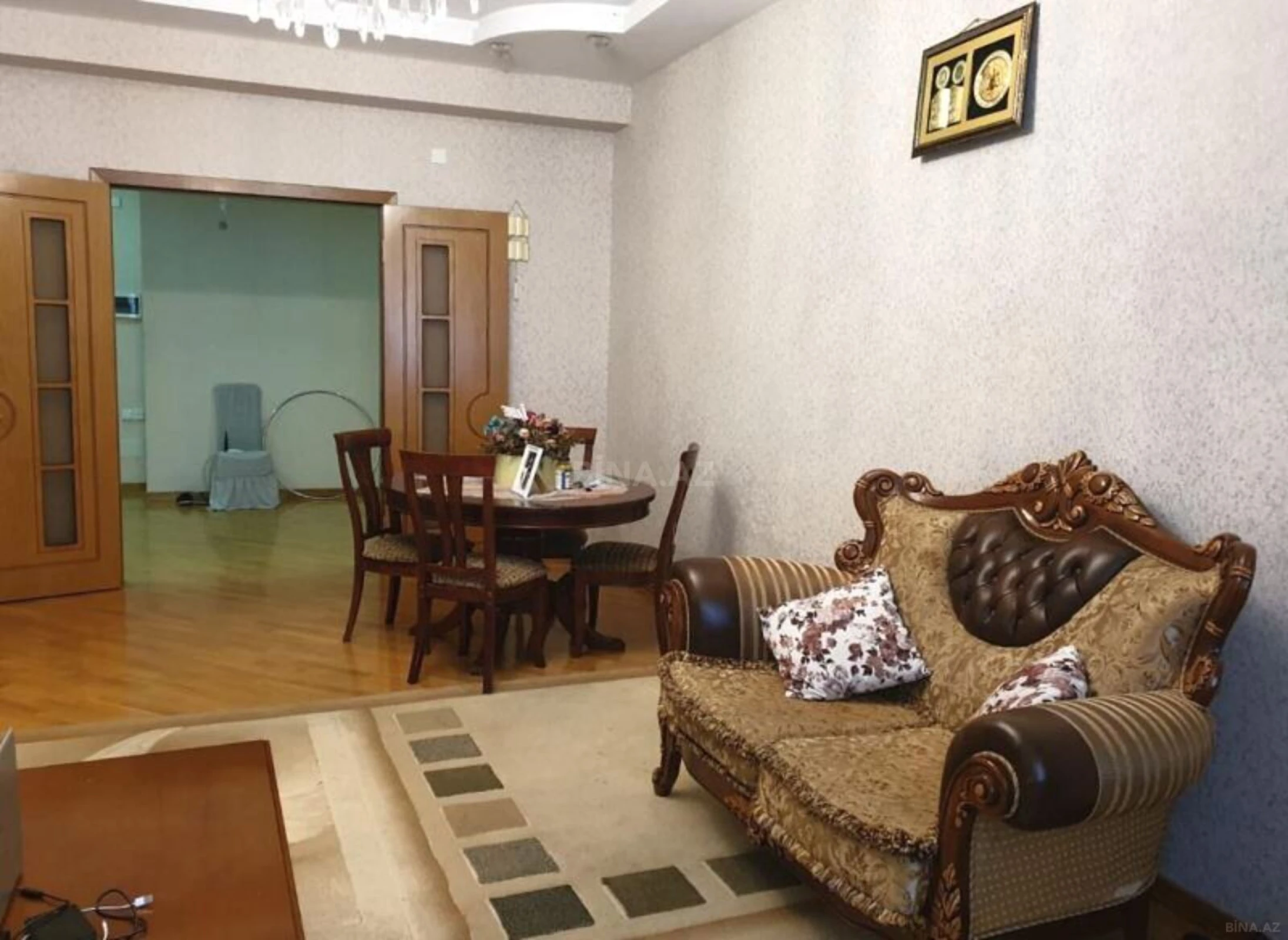 Satılır 3 otaqlı mənzil 134 m²