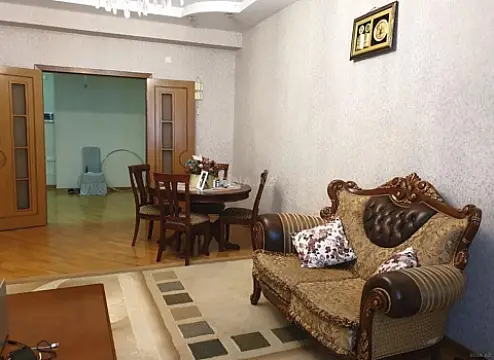Satılır 3 otaqlı mənzil 134 m²