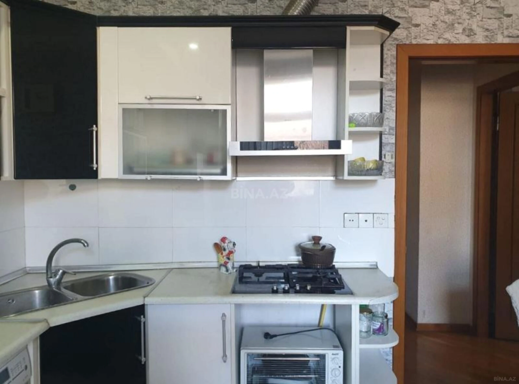 Satılır 3 otaqlı mənzil 134 m²