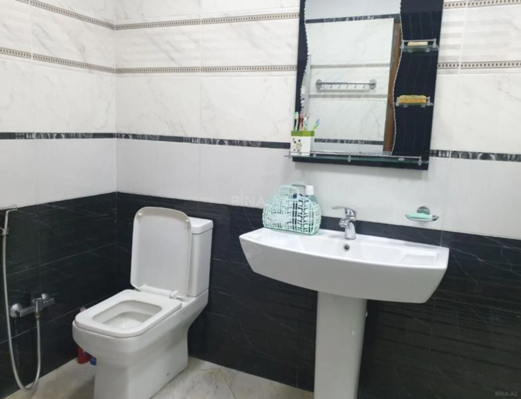 Satılır 3 otaqlı mənzil 134 m²