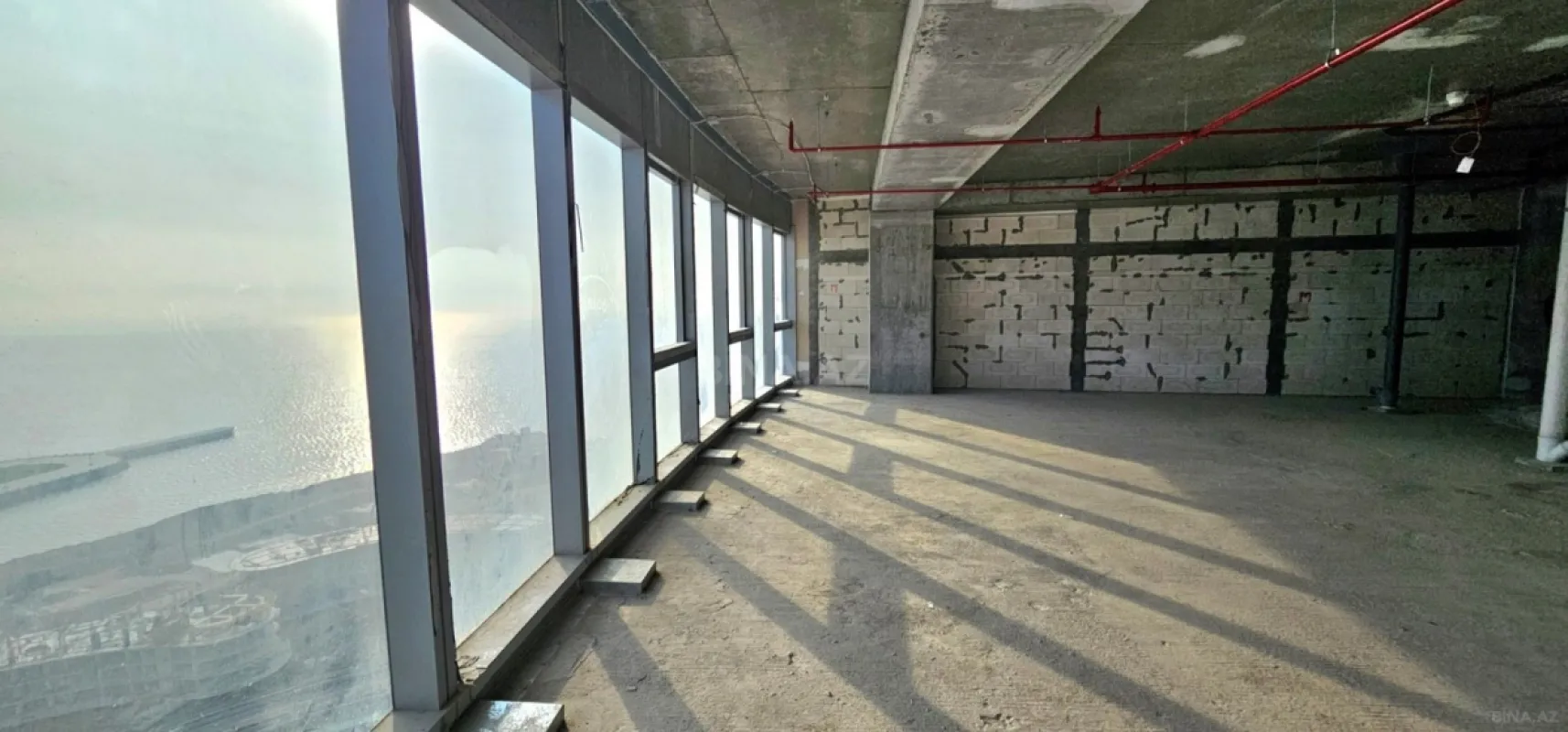 Satılır 3 otaqlı mənzil 139 m²