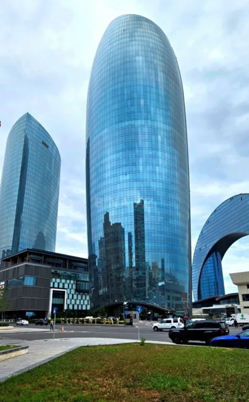 Satılır 3 otaqlı mənzil 139 m²