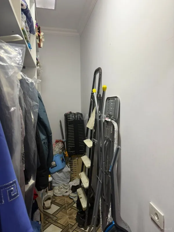 Satılır 4 otaqlı mənzil 154 m²