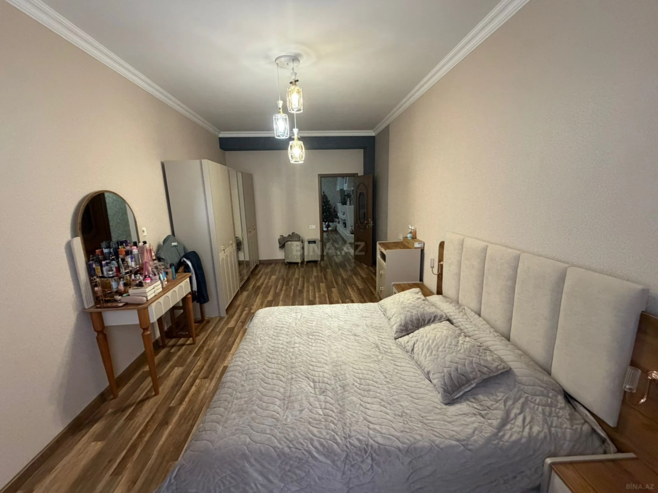Satılır 4 otaqlı mənzil 154 m²