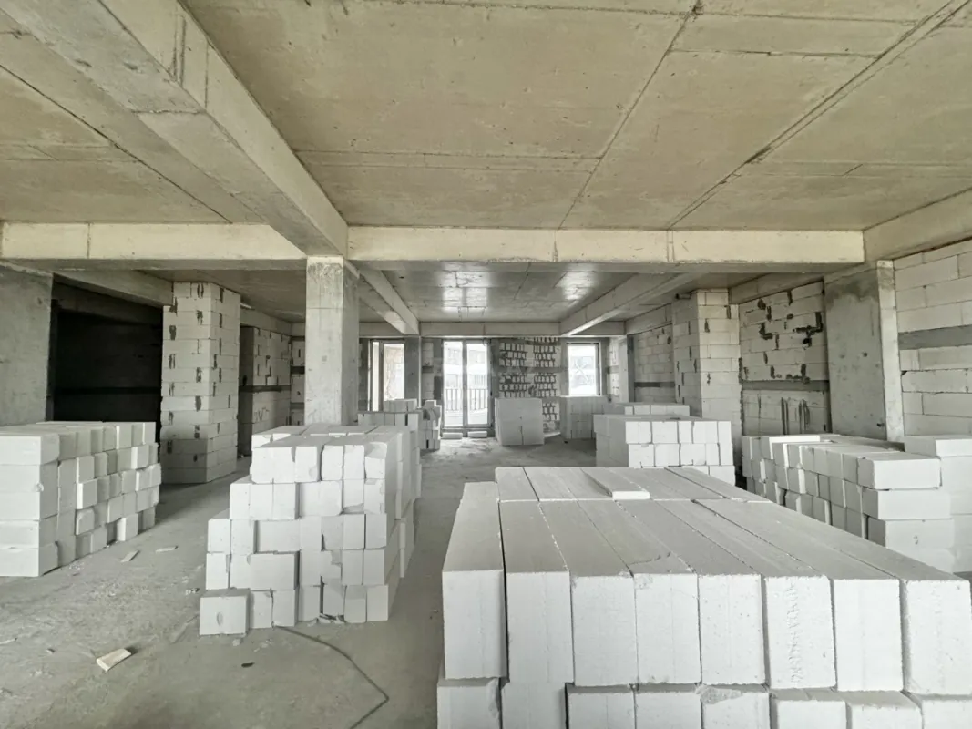 Satılır 4 otaqlı mənzil 180 m²