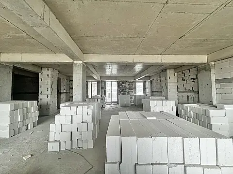 Satılır 4 otaqlı mənzil 180 m²