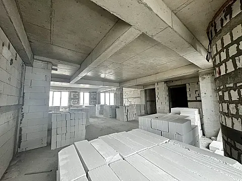 Satılır 4 otaqlı mənzil 180 m²