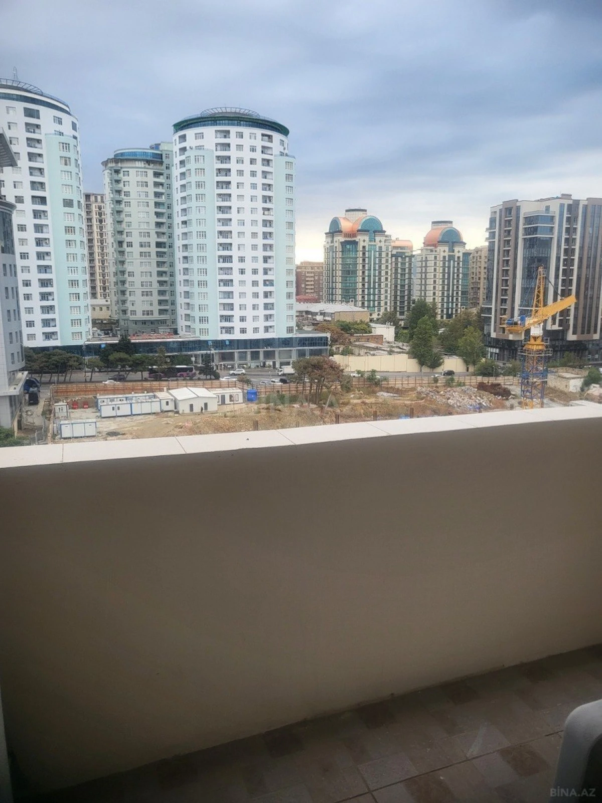 Satılır 4 otaqlı mənzil 180 m²