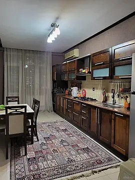 Satılır 4 otaqlı mənzil 180 m²