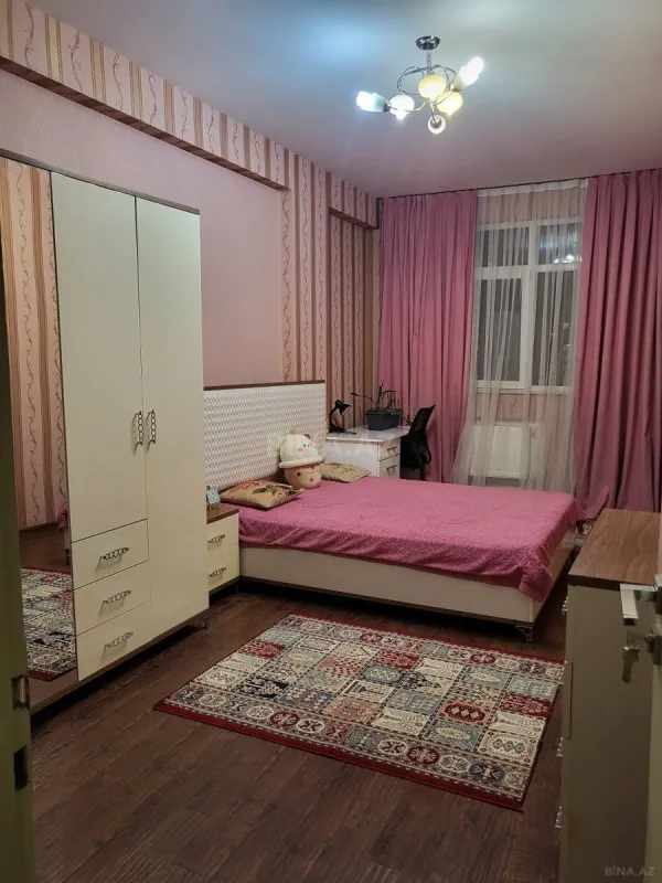 Satılır 4 otaqlı mənzil 180 m²