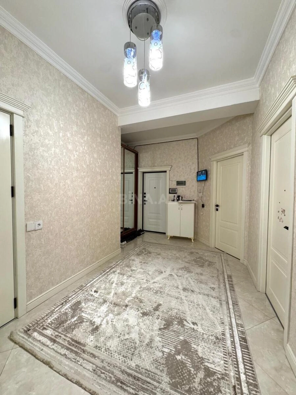 Satılır 3 otaqlı mənzil 104 m²