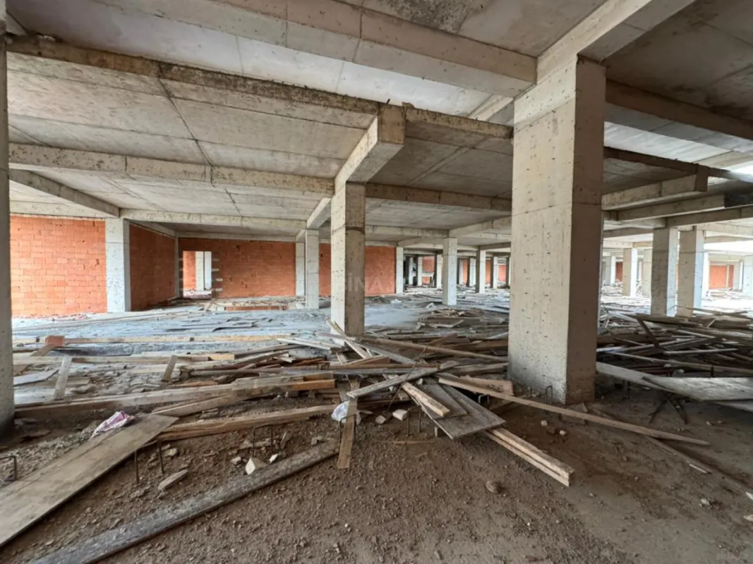 Satılır obyekt 950 m²