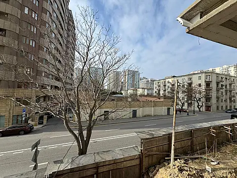 Satılır obyekt 950 m²