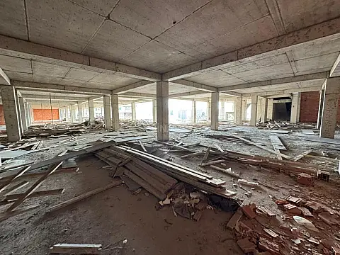 Satılır obyekt 950 m²