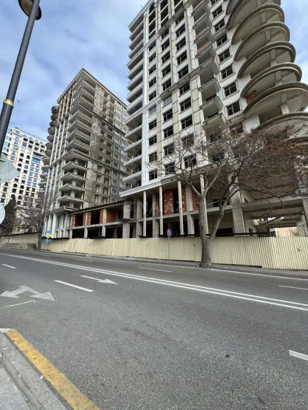 Satılır obyekt 950 m²