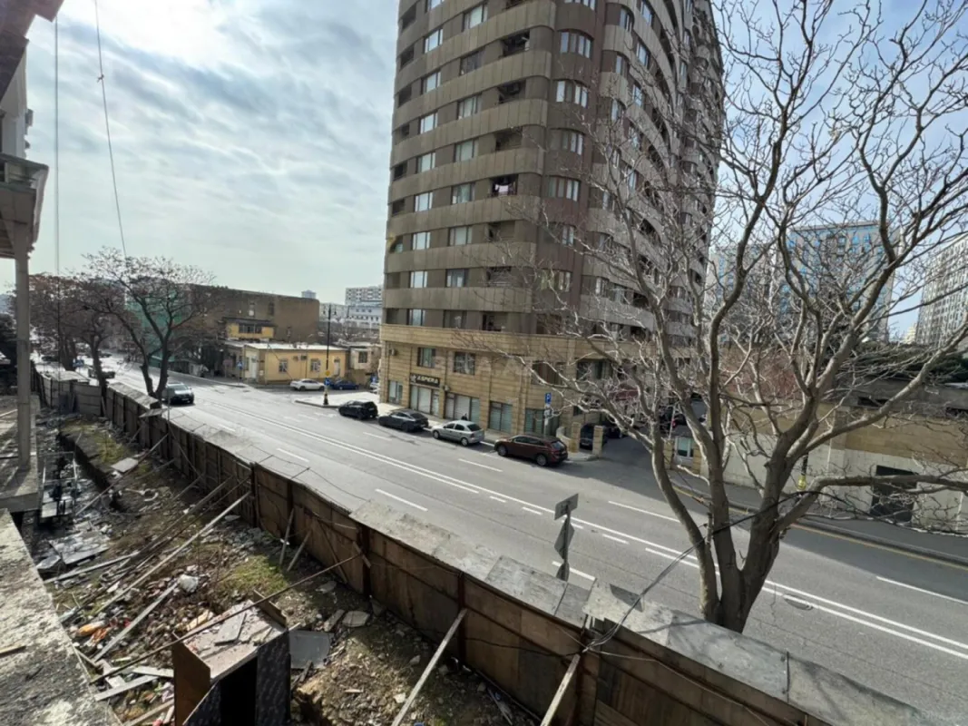 Satılır obyekt 950 m²