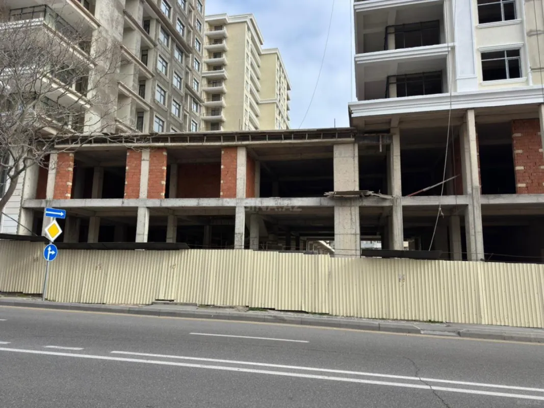 Satılır obyekt 950 m²