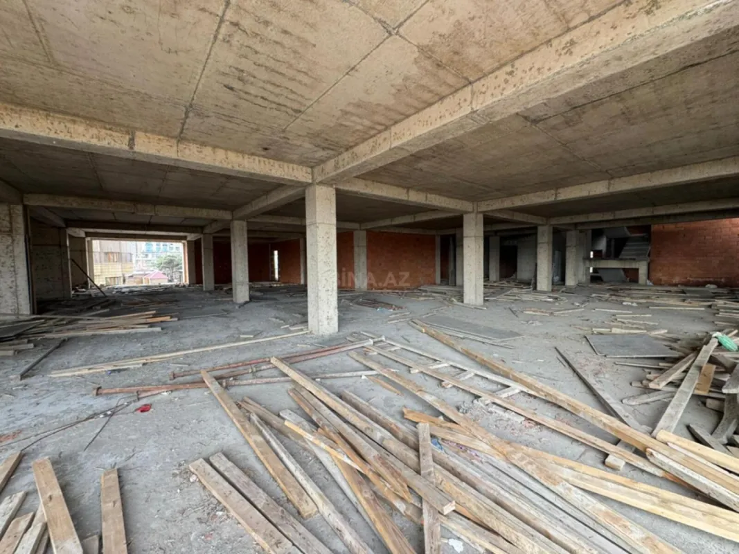 Satılır obyekt 950 m²