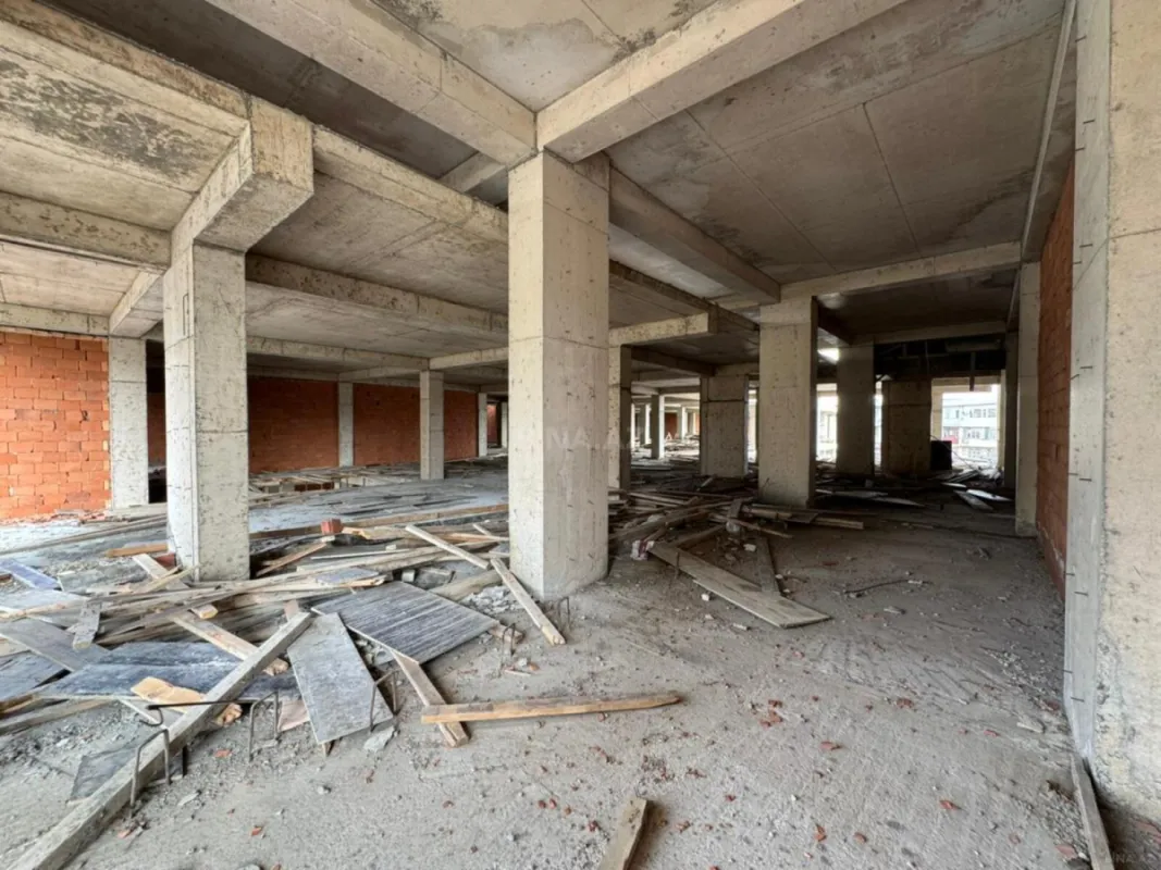 Satılır obyekt 950 m²