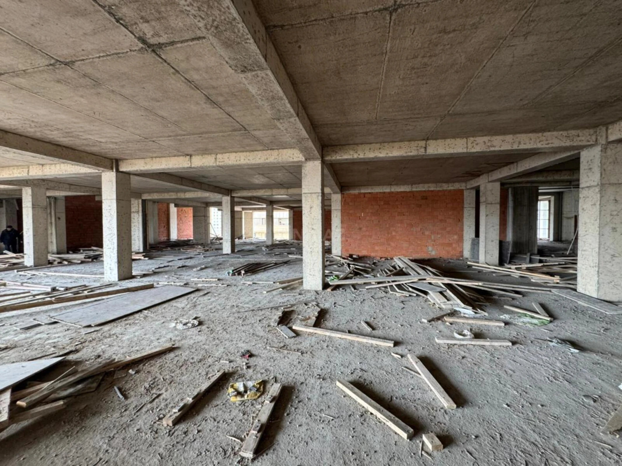 Satılır obyekt 950 m²