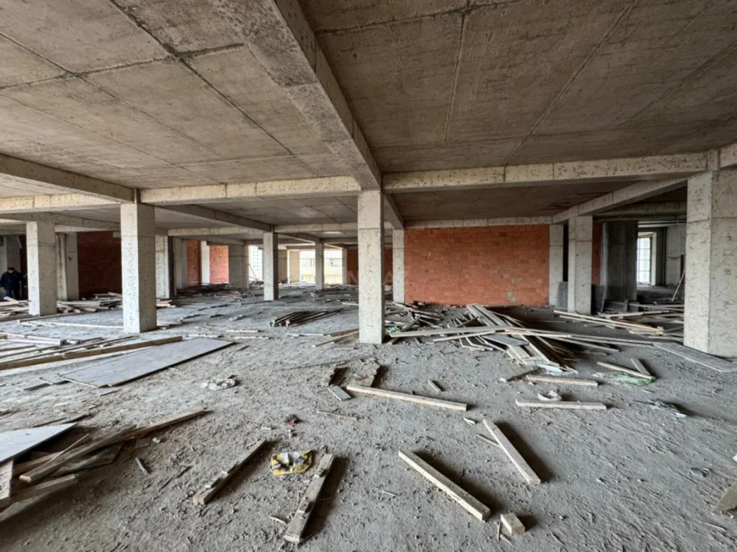 Satılır obyekt 950 m²