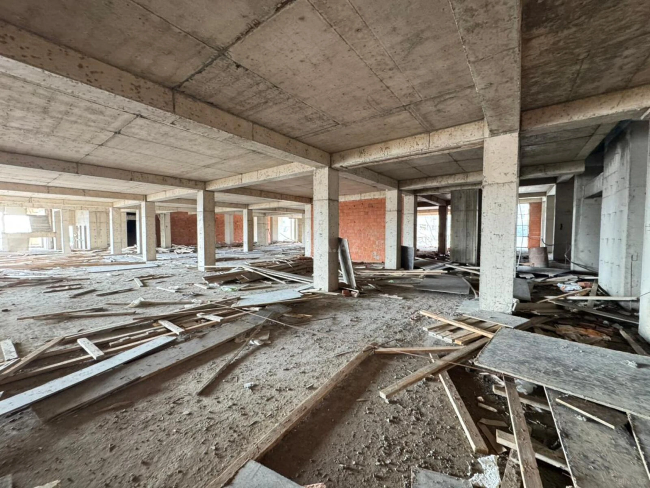 Satılır obyekt 950 m²