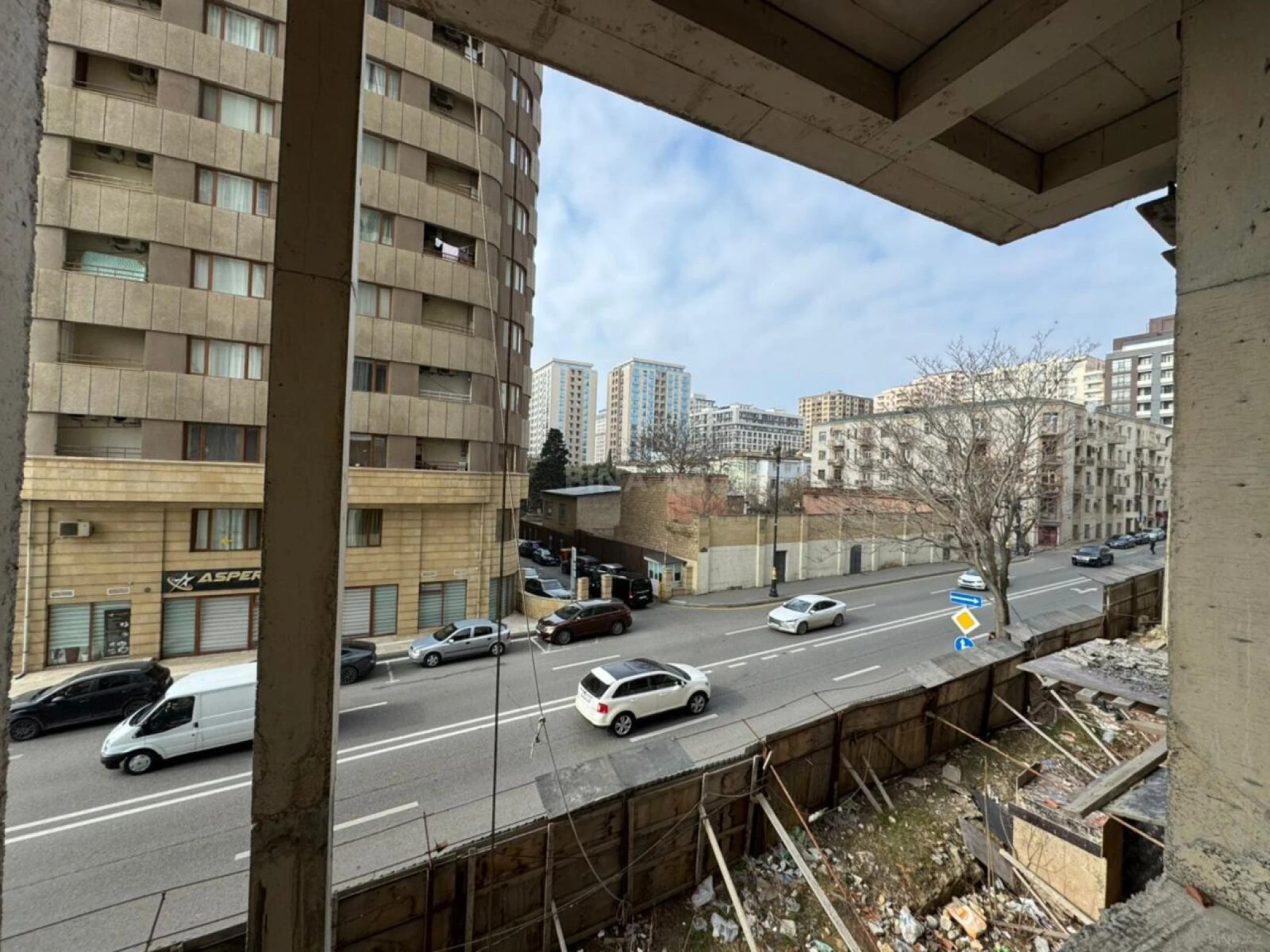 Satılır obyekt 950 m²