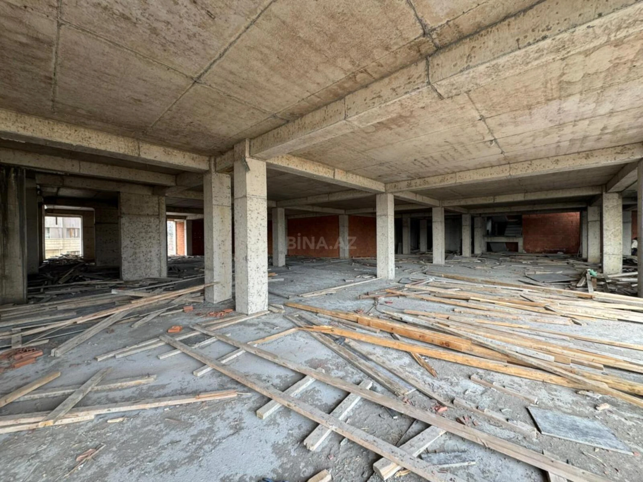 Satılır obyekt 950 m²